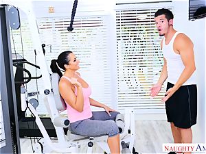 Reagan Foxx finds a enormous schlong to ride in the gym